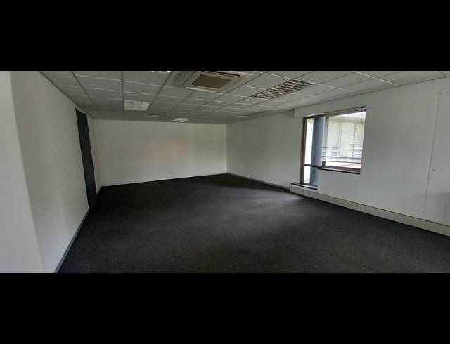 712M² OFFICE TO LET IN WOODMEAD